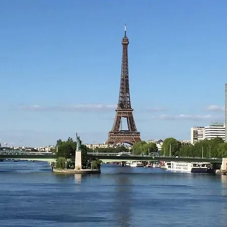 Apartment Vue Sur La Tour Eiffel, Agreable T2 *